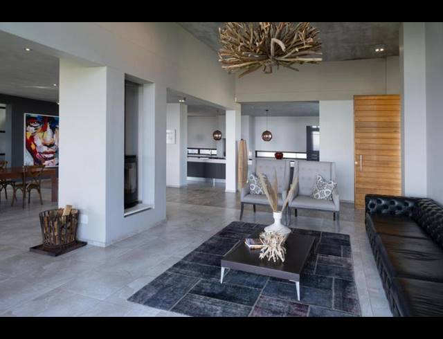 FARM FOR SALE IN KLEIN ZEVENWACHT